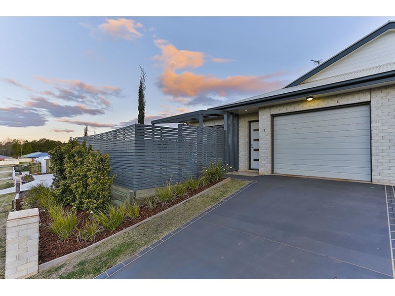 1/14 Sunning Street, Kearneys Spring QLD 4350