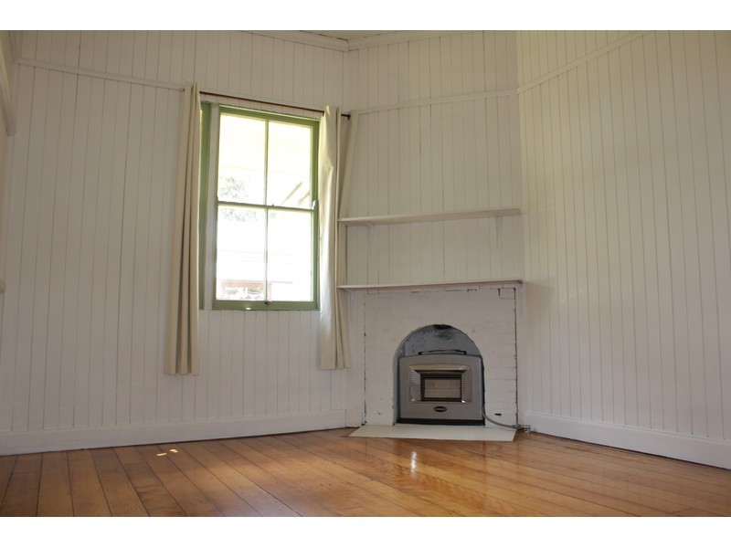 17 Albert Street, Newtown QLD 4350