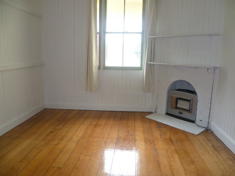 17 Albert Street, Newtown QLD 4350