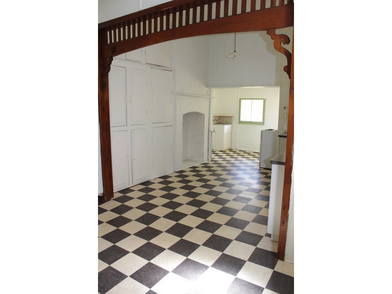 17 Albert Street, Newtown QLD 4350