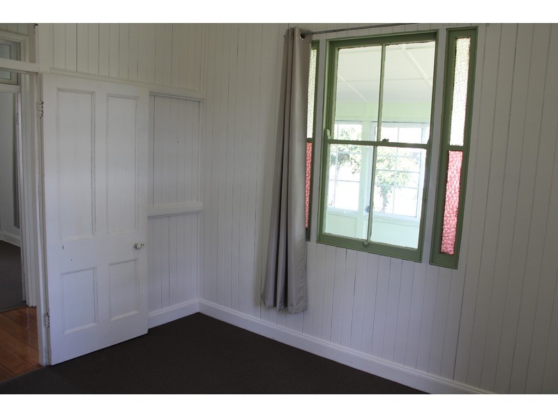 17 Albert Street, Newtown QLD 4350