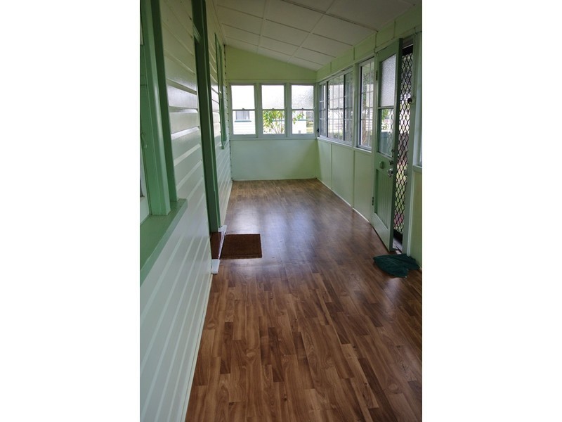 17 Albert Street, Newtown QLD 4350