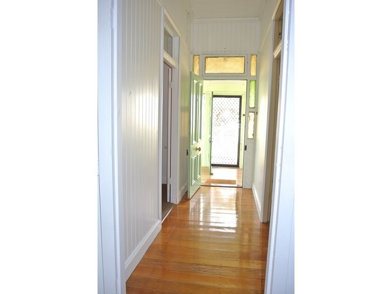 17 Albert Street, Newtown QLD 4350