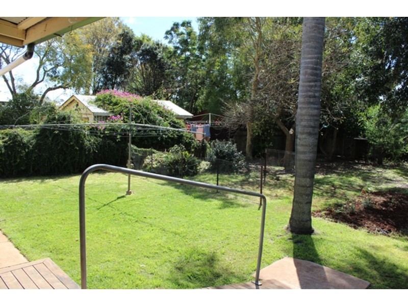 17 Albert Street, Newtown QLD 4350