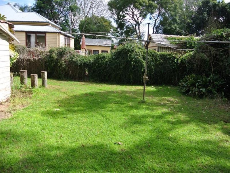 17 Albert Street, Newtown QLD 4350