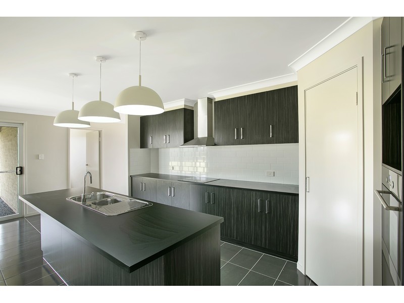 11 Maculan Crescent, Westbrook QLD 4350