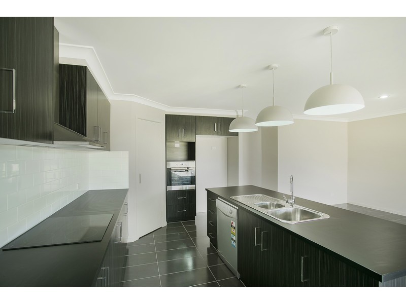 11 Maculan Crescent, Westbrook QLD 4350