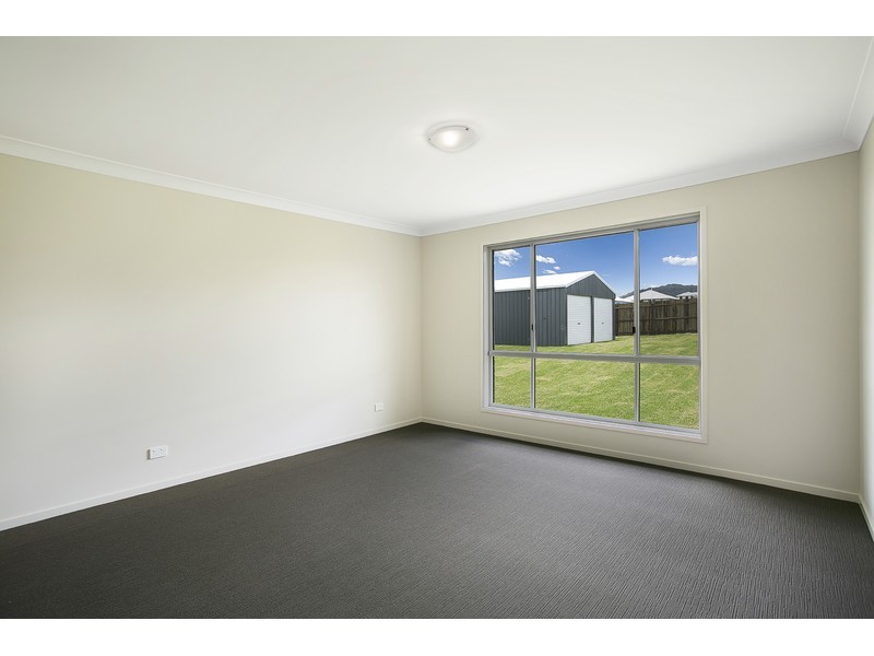 11 Maculan Crescent, Westbrook QLD 4350