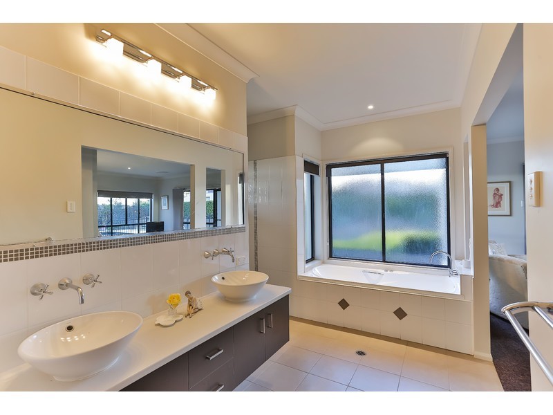 30 McLachlan Drive, Highfields QLD 4352