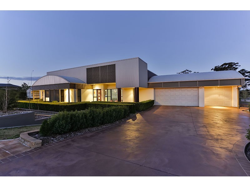 30 McLachlan Drive, Highfields QLD 4352