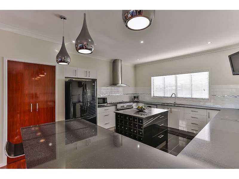 1 Caithness Court, Middle Ridge QLD 4350