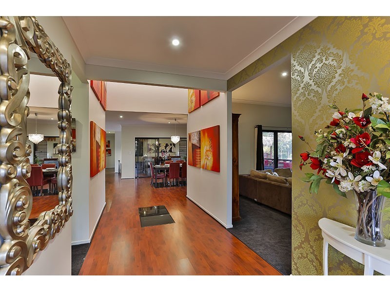 1 Caithness Court, Middle Ridge QLD 4350