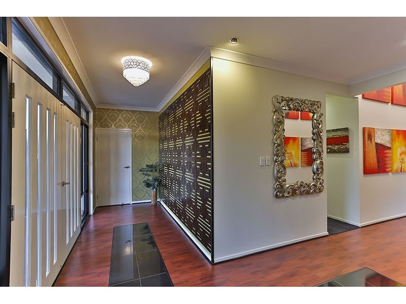 1 Caithness Court, Middle Ridge QLD 4350