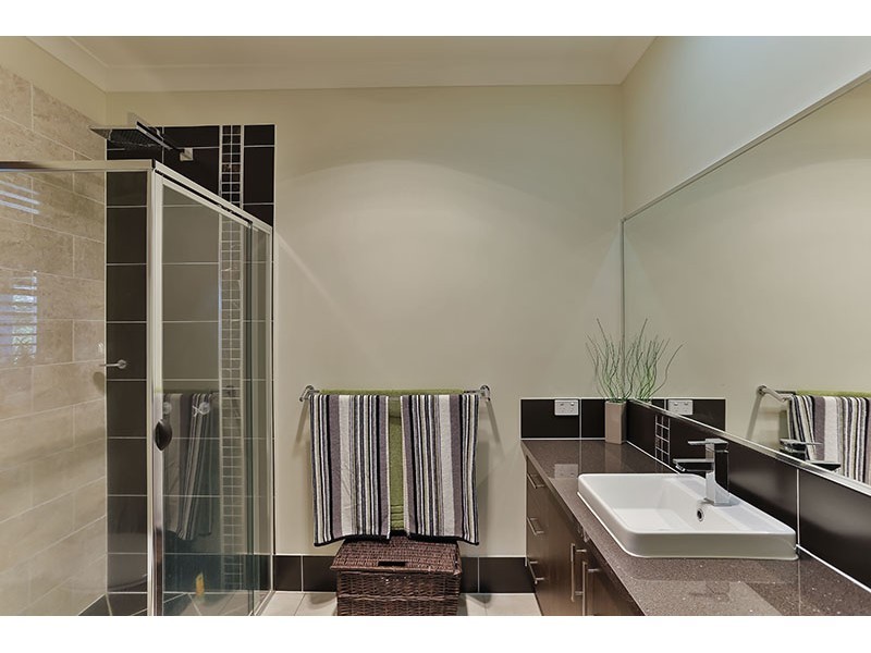 1 Caithness Court, Middle Ridge QLD 4350