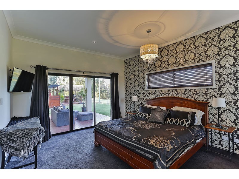 1 Caithness Court, Middle Ridge QLD 4350