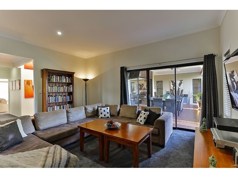 1 Caithness Court, Middle Ridge QLD 4350