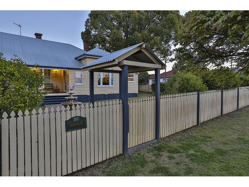 20 Edith Street, Newtown QLD 4350