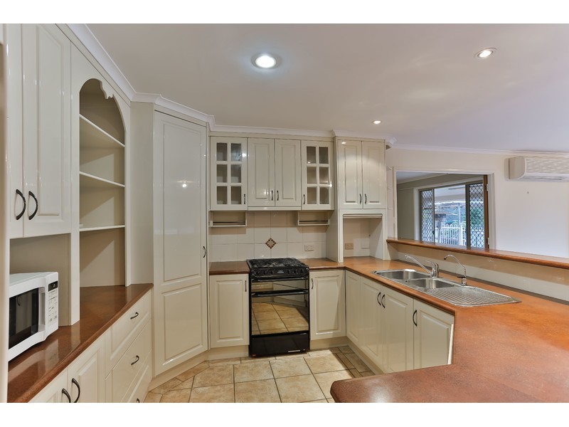 6 Shorelands Drive, Withcott QLD 4352