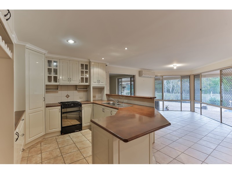 6 Shorelands Drive, Withcott QLD 4352