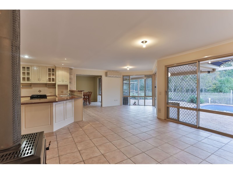 6 Shorelands Drive, Withcott QLD 4352