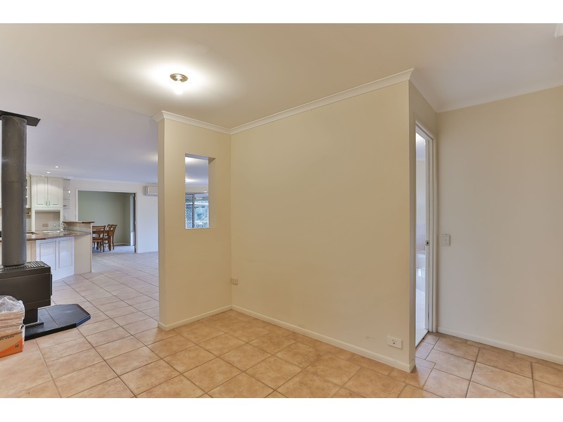 6 Shorelands Drive, Withcott QLD 4352