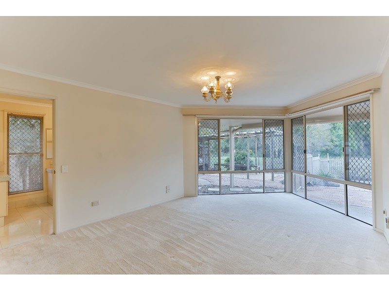 6 Shorelands Drive, Withcott QLD 4352