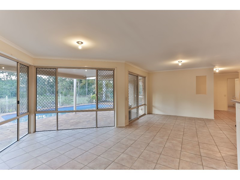 6 Shorelands Drive, Withcott QLD 4352