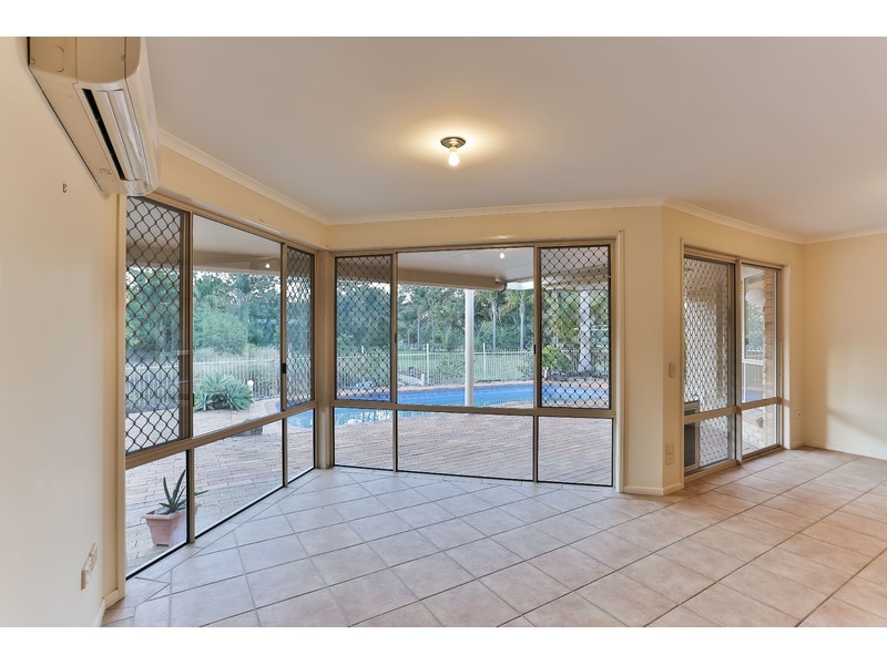 6 Shorelands Drive, Withcott QLD 4352