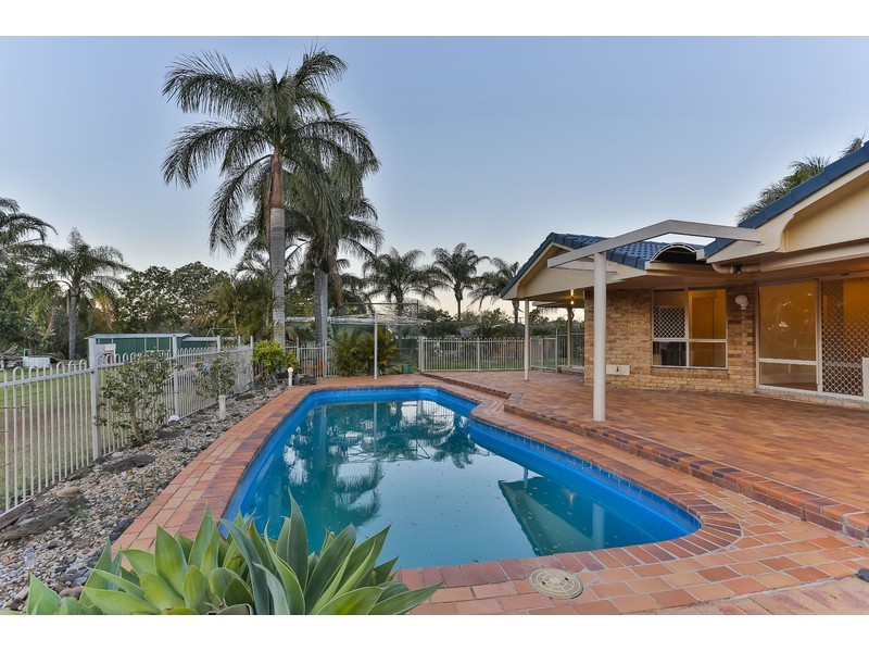 6 Shorelands Drive, Withcott QLD 4352