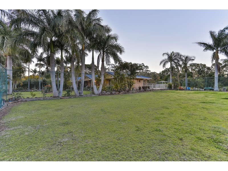 6 Shorelands Drive, Withcott QLD 4352