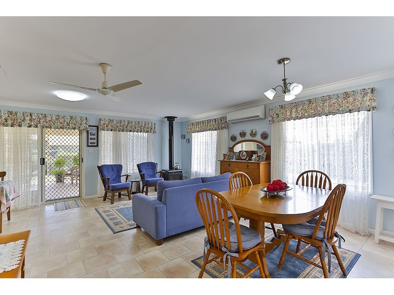 11 Vista Court, Withcott QLD 4352