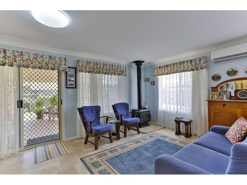 11 Vista Court, Withcott QLD 4352