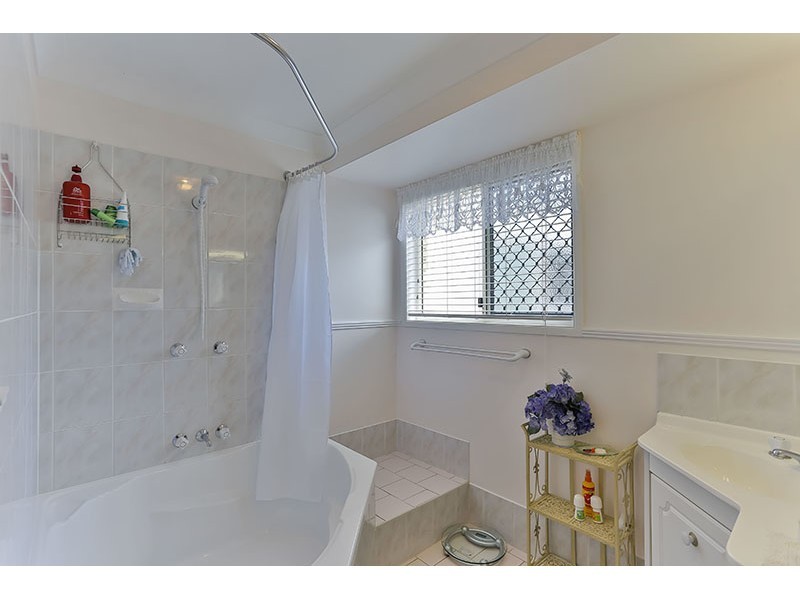 11 Vista Court, Withcott QLD 4352