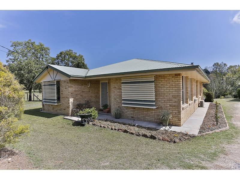 11 Vista Court, Withcott QLD 4352
