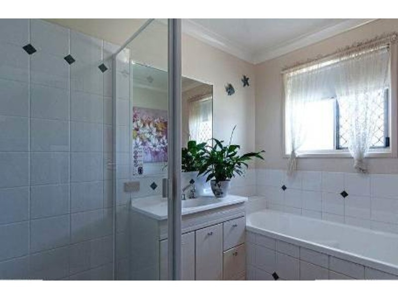 8 Highland Park Road, Meringandan West QLD 4352