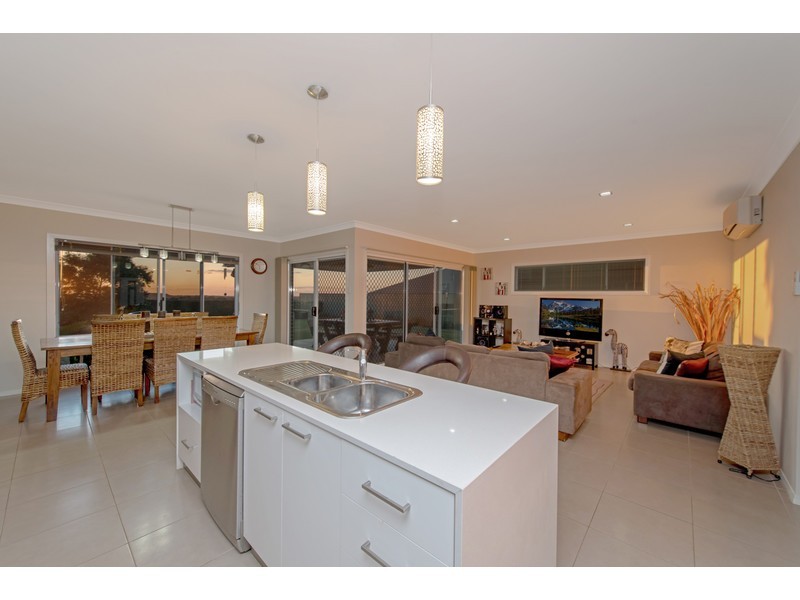 11 Plover Court, Highfields QLD 4352