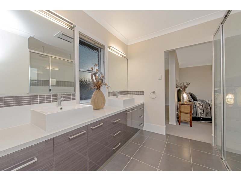 11 Plover Court, Highfields QLD 4352