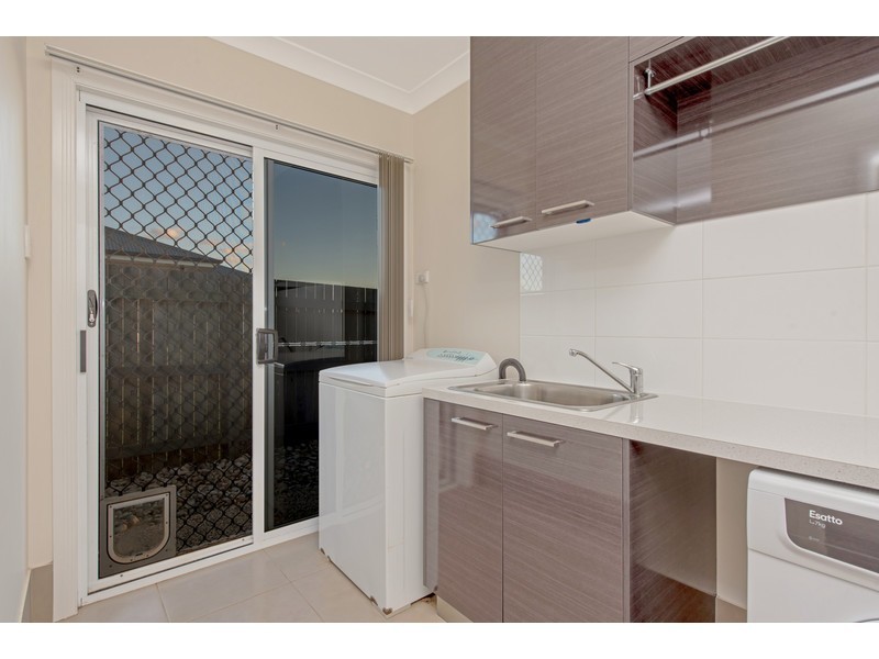 11 Plover Court, Highfields QLD 4352