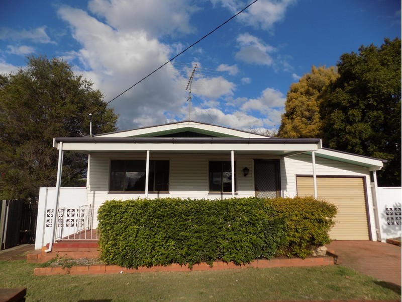 4 West Street, North Toowoomba QLD 4350