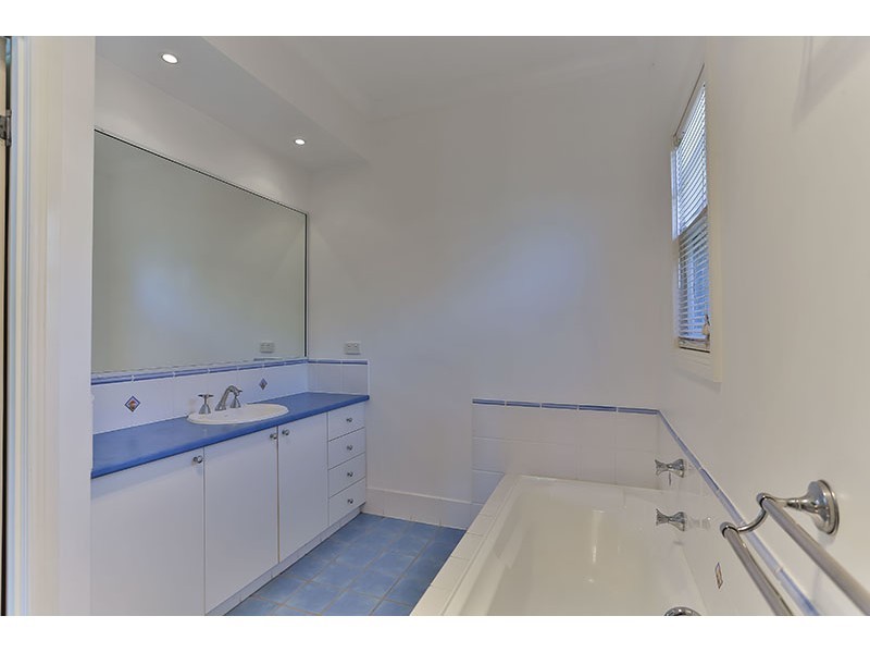 27 Leichhardt Street, Centenary Heights QLD 4350