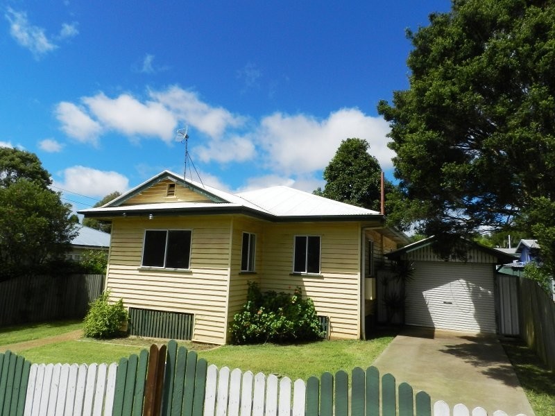 18 Elizabeth Street, South Toowoomba QLD 4350