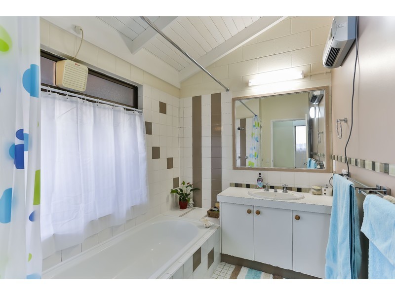 13 Greenbury Street, Rockville QLD 4350