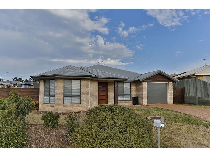 2/2 Wareena Crescent, Glenvale QLD 4350