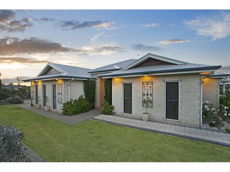 9 Jenna Court, Highfields QLD 4352