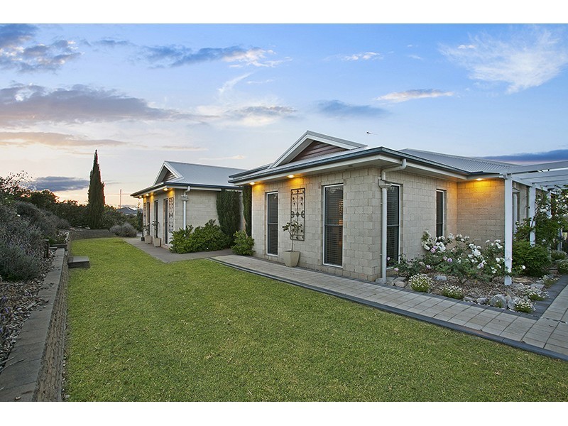 9 Jenna Court, Highfields QLD 4352