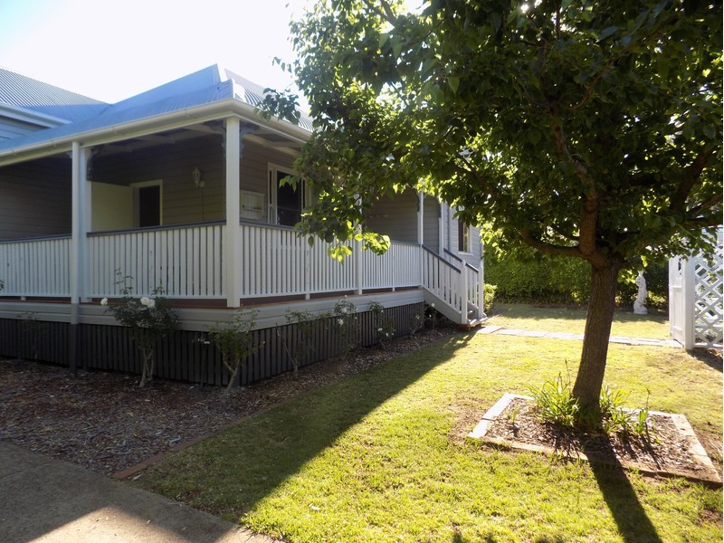 62 Taylor Steet, Newtown QLD 4350