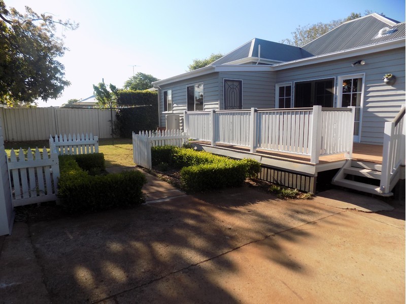 62 Taylor Steet, Newtown QLD 4350