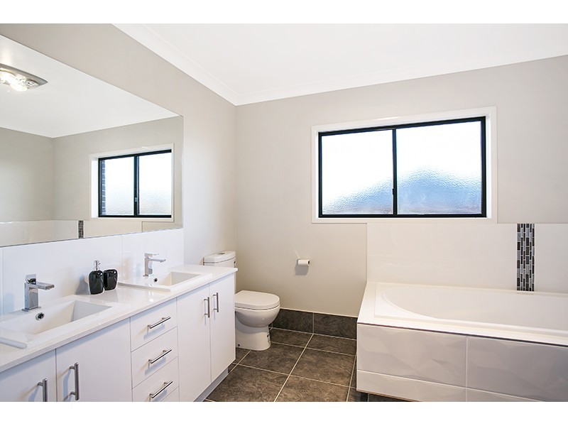 18 Lockyer Street, Kleinton QLD 4352