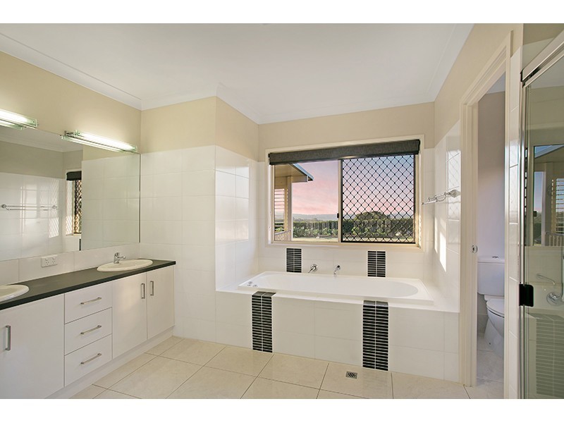 16 Mountview Court, Highfields QLD 4352