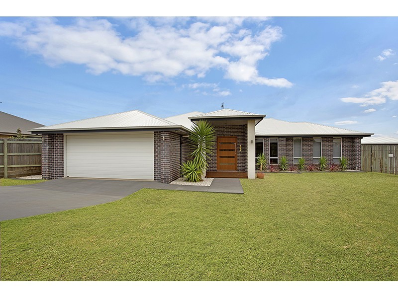 15 Plover Court, Highfields QLD 4352